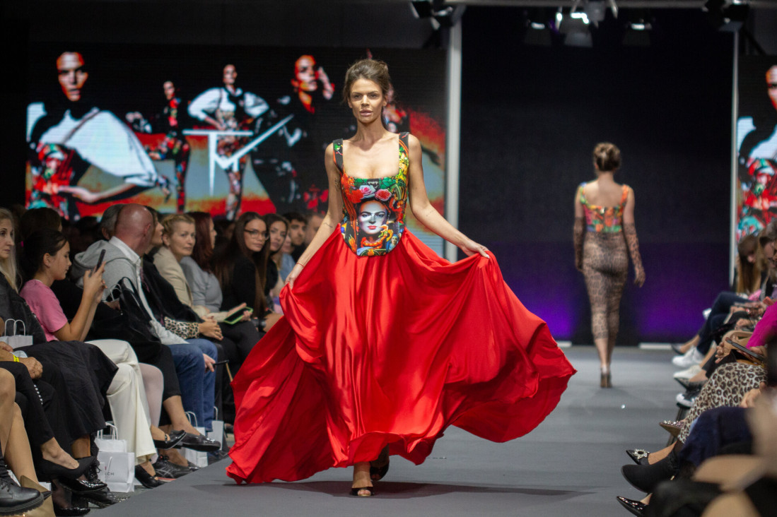 Treće veče “Serbia Fashion Weeka" u znaku sjaja različitosti kreativnih izraza i velikog broja poznatih ličnosti