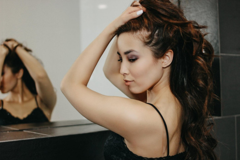 Podignite akciju u spavaćoj sobi na viši nivo: Otkrijte čari vođenja ljubavi ispred ogledala