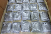 Crnogorci "pali" kod Užica zbog droge: Policija im otvorila prtljažnik i pronašla blizu 60 kilograma marihuane (FOTO)