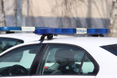 Brza akcija policije u Novom Sadu: Zaustavili automobil, a onda izvukli muškarca, bacili ga na pod i stavili mu lisice!