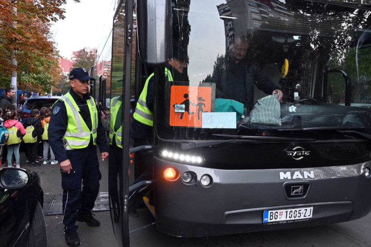 Policija kontroliše vozače autobusa pred ekskurziju: Apsolutni imperativ MUP-a je bezbednost dece
