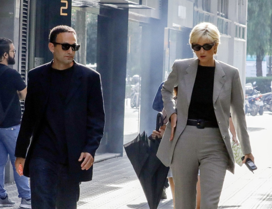 Uprkos gnevu kraljevske porodice "Kruna" otkriva detalje romanse Dajane i Dodija: Šokantna sličnost glumaca sa čuvenim parom (FOTO/VIDEO)