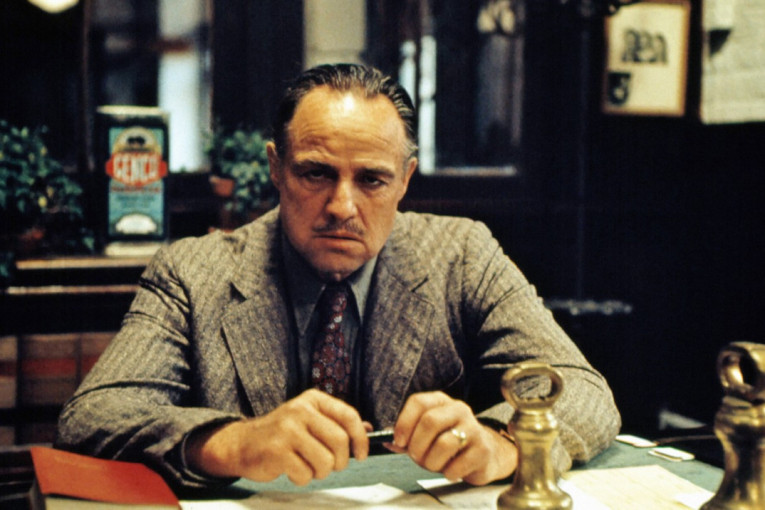 Marlon Brando je prihvatio da igra u filmu "Kum" uz neverovatan ultimatum: Jedan glumac nije smeo da bude angažovan (FOTO)