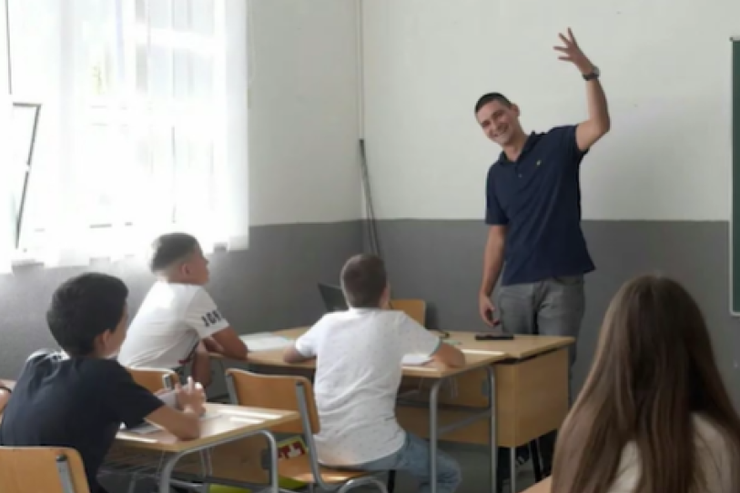 Profesor istorije je strog, repuje i đacima deli crvene i žute kartone: Upoznajte Dušana Koprivicu Ćačeta, koga đaci obožavaju