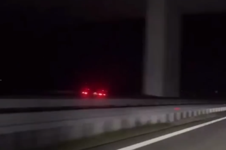 Nova tempirana bomba na auto-putu: U mrklom mraku vozi u suprotnom smeru na "Milošu Velikom" (VIDEO)