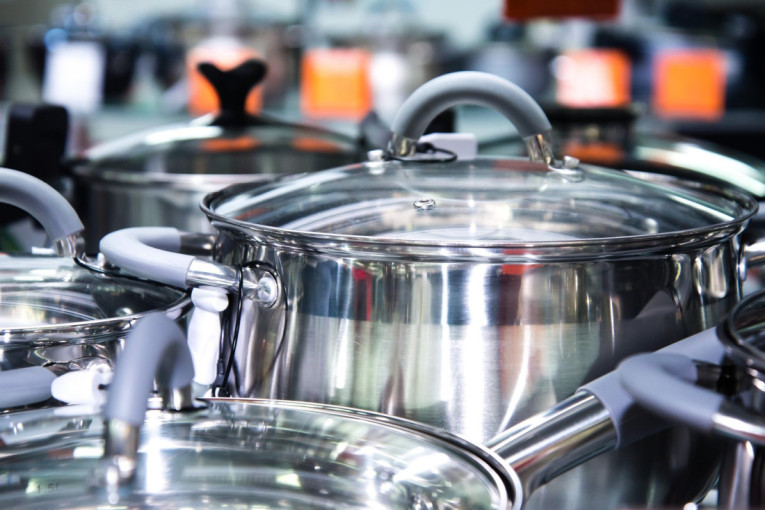 Od rerne do WC-šolje: Tableta za sudove čisti sve pred sobom, od nje će šerpe biti kao tek kupljene