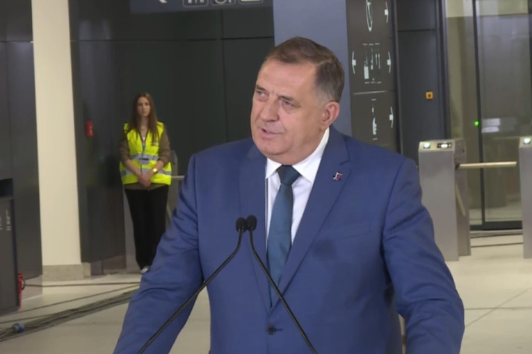 Srbi ne odustaju od slobode: Dodik se obratio na obeležavanju Dana Republike Srpske!