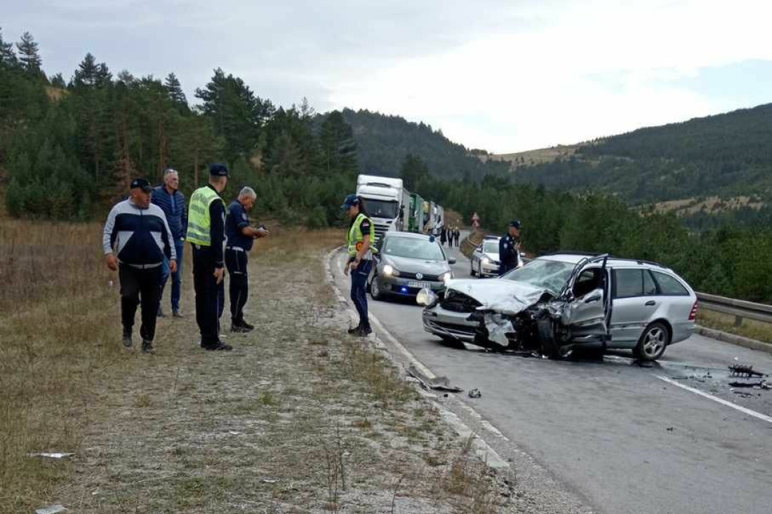 Žestok sudar kod Zlatibora: Vozila smrskana, dve osobe povređene - na teren izašli i vatrogasci-spasioci (FOTO)