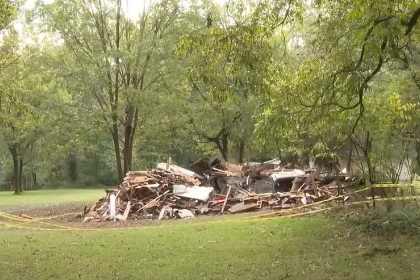 Žena se vratila sa odmora i videla da joj je cela kuća srušena - i to greškom! (VIDEO)