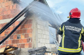 Stravičan požar u Trnavi: Vatra potpuno progutala fabriku za proizvodnju peleta i nameštaja (VIDEO)