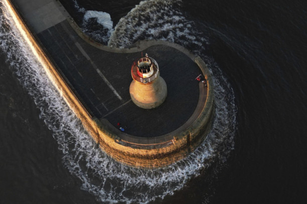Oluja Babet napravila haos u Velikoj Britaniji: Raste broj žrtava, poplave ometaju drumski i železnički saobraćaj!
