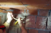 Užas u zidovima kuće u Držanovcu: Vladica čekićem krenuo po cigalama, a onda je izvukao zmijurine (VIDEO)
