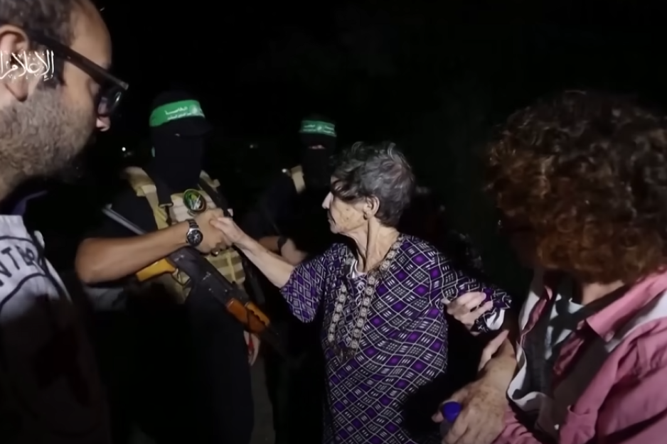 Izraelka koju je oslobodio Hamas se rukovala i pozdravila sa militantom: Ovaj snimak je sve iznenadio (VIDEO)