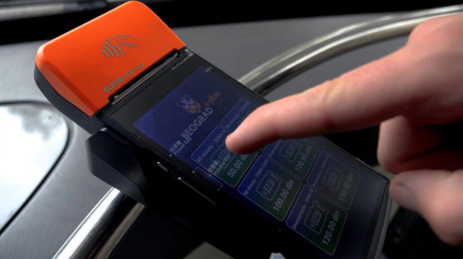 Građani u autobusu primetili novi uređaj, ali nije validator: Evo čemu služi i kako se koristi, ove korake morate znati