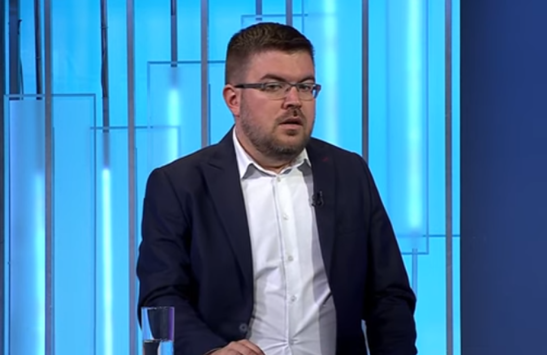 Stali u odbranu Vučеvića nakon skandaloznih optužbi poslanika opozicijе Borе Novakovića: Brutalno mu odgovorili Rajić, Crnobarac i Barac