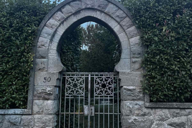 Prodaje se predratna vila u luksuznom delu Zemuna: Cena je tri puta manja od tržišne, a evo šta sve ulazi u nju