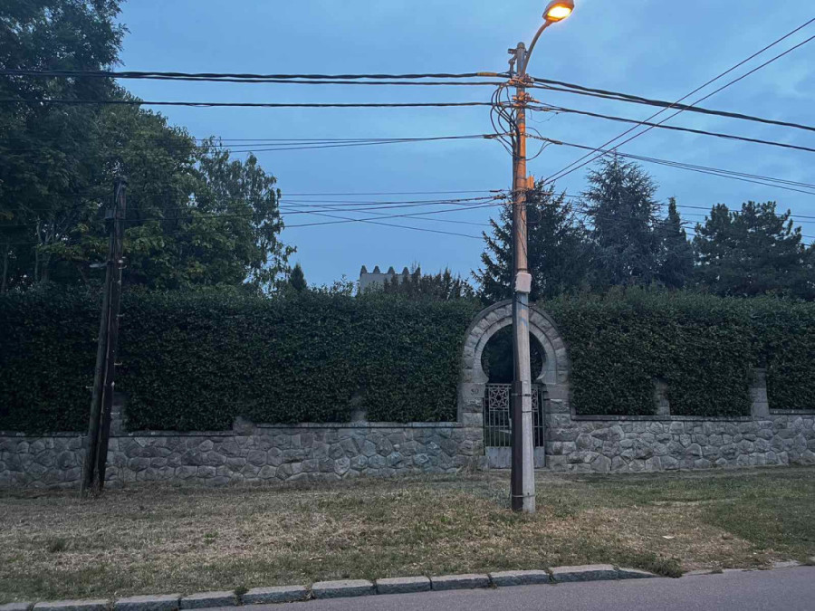 Prodaje se predratna vila u luksuznom delu Zemuna: Cena je tri puta manja od tržišne, a evo šta sve ulazi u nju