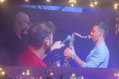 Novak Đoković se pridružio Hauseru na bini u Areni: Uzeo saksofon i napravio žurku za pamćenje (VIDEO)