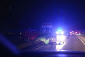 Automobilom se zakucao u traktor sa plugovima: Teška saobraćajna nezgoda na Batajničkom drumu
