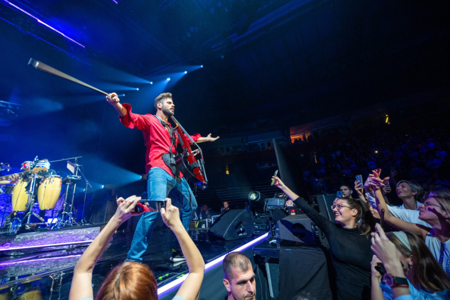 Krš, lom i poneka suza: 24sedam na veličanstvenom koncertu Stjepana Hausera u Beogradu (FOTO/VIDEO)