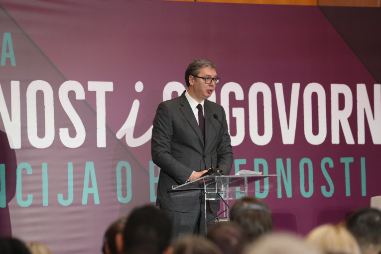 Vučić se oglasio snažnom porukom! "Bez brige o deci ne možemo reći da brinemo o budućnosti naše zemlje!" (VIDEO)