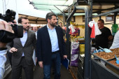 Šapić obišao rekonstruisanu pijacu "Borča": Pijace su važno mesto za Beograđane