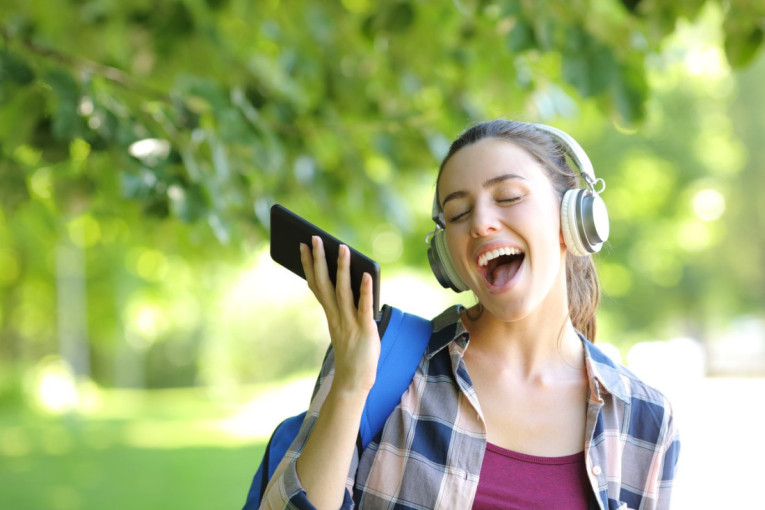 YouTube najavio AI opciju kloniranja glasa: Pevajte kao Madona ili Majkl Džekson
