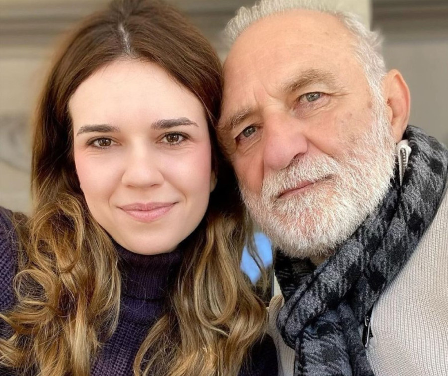 Devojka Lazara Ristovskog slavi! Anica dobila brojne čestitke, pokazala i šta ima u domu (FOTO)