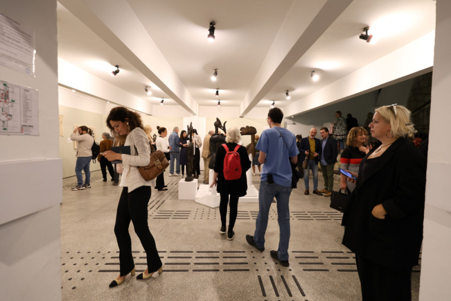 Izložba koja se "gleda" prstima: "Vidi, dodirni, oseti" u Muzeju afričke umetnosti (FOTO)