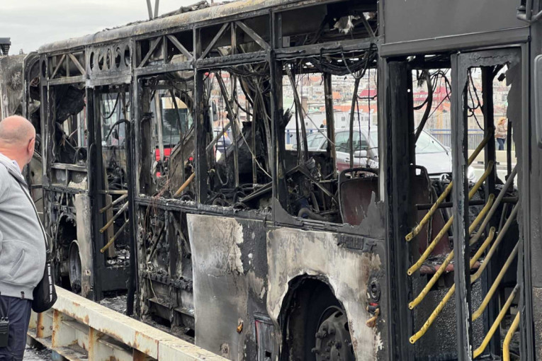 Stravične slike kod Zaječara: Autobus se zapalio i potpuno izgoreo! (FOTO)