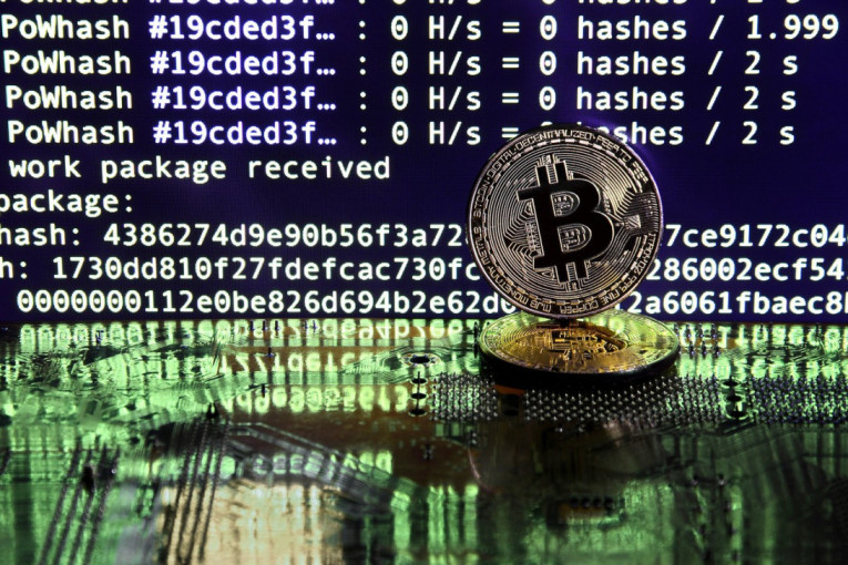 Bitkoin poludeo: Samo danas kriptovaluta skočila više od 11%