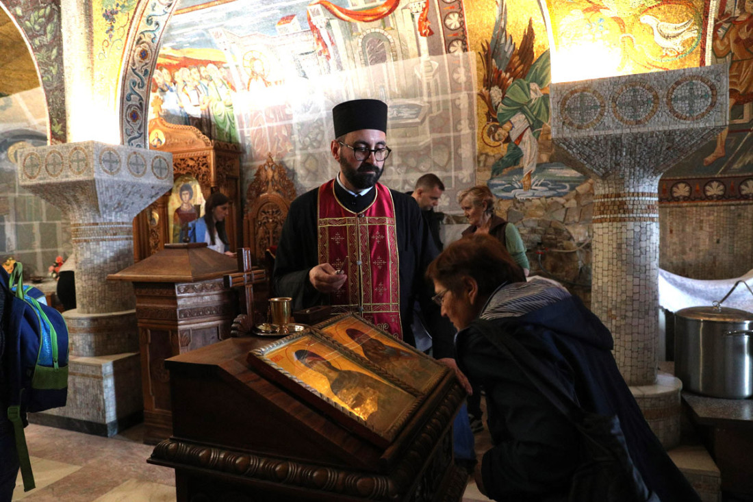 Čuda Svete Petke: Milorad se davio, imao sudar, grom gađao pa udario pored njega! A Jelici svetiteljka spasila bolesno dete! (VIDEO)