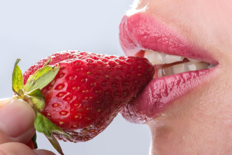 Slatka igra ili opasna navika? Ono što parovi rade s hranom u spavaćoj sobi šokiralo je stručnjake