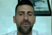 Novak "zarobljen" na aerodromu! Uputio izvinjenje Francuzima - Kasnim, ali nadam se da se vidimo! (VIDEO)