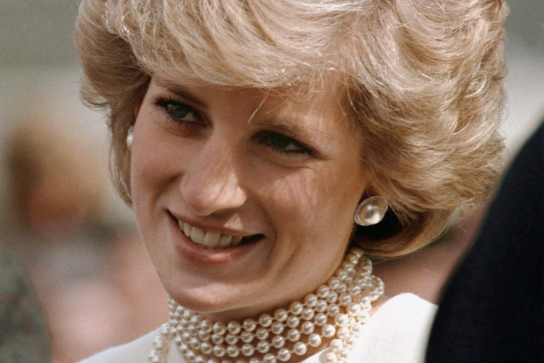 Princeza Dajana mislila da će izgubiti bebu zbog neobičnih modrica: Brutalna reakcija princa Čarlsa šokirala kraljicu Elizabetu