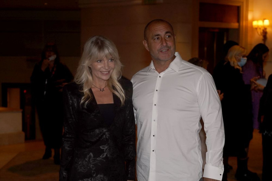 Ćerka voditeljke "Dnevnika" je prava lepotica! Diplomirala je u Francuskoj, a o njenim slikama u kupaćem svi pričaju!