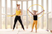 Op, op, hulahop: Jednostavna aktivnost koja aktivira sve mišiće i za mesec dana vaja trbušnjake