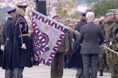 Češki predsednik zastavom oborio kapu oficira, pa se izvinjavao (VIDEO)