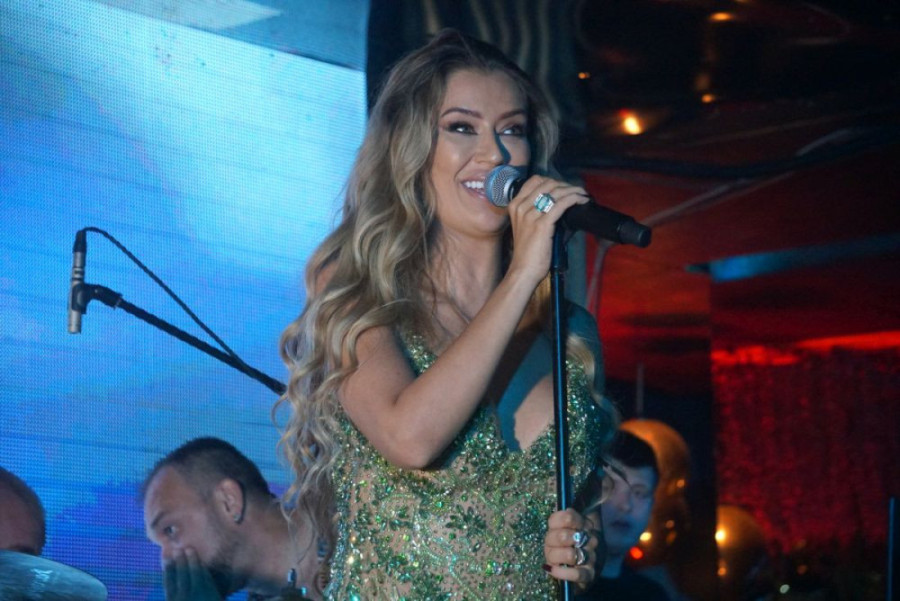 Ovo je spisak honorara pevača, skupi su kao otrov! Klubovi im više neće plaćati po 20.000 evra, a evo ko je najskuplji!