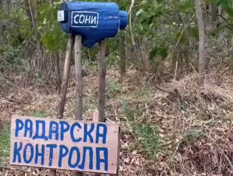 Dragančetovo sokače na Rudniku: Dragan godinama postavlja neobične znakove i natpise, svakom prolazniku je osmeh izmamio