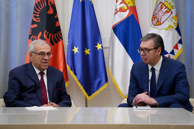 Srbija i Albanija unapredile svoj odnos: Predsednik Vučić primio u oproštajnu posetu ambasadora Iljira Bočku