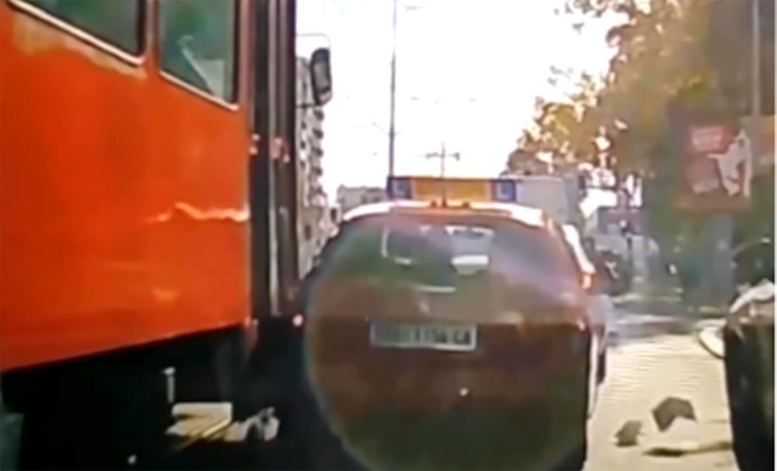 Tramvaj udario vozilo autoškole u Vojvode Stepe