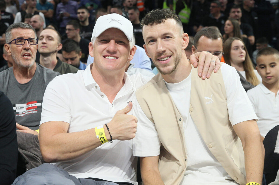 Fudbaler lidera u Premijer ligi došao na praznik srpske košarke! Iznenađenje u Areni! (FOTO)