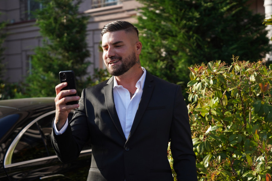 MC Stojan poklonio auto 22 godine mlađem drugu: Platio ga papreno, a sad imaju isti