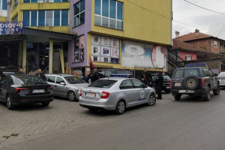 Novi pritisci na Srbe na KiM: Specijalci tzv. kosovske policije pretresaju robnu kuću "Metal" u Zvečanu