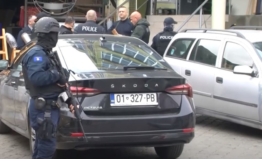 Novi pritisci na Srbe na KiM: Specijalci tzv. kosovske policije pretresaju robnu kuću "Metal" u Zvečanu