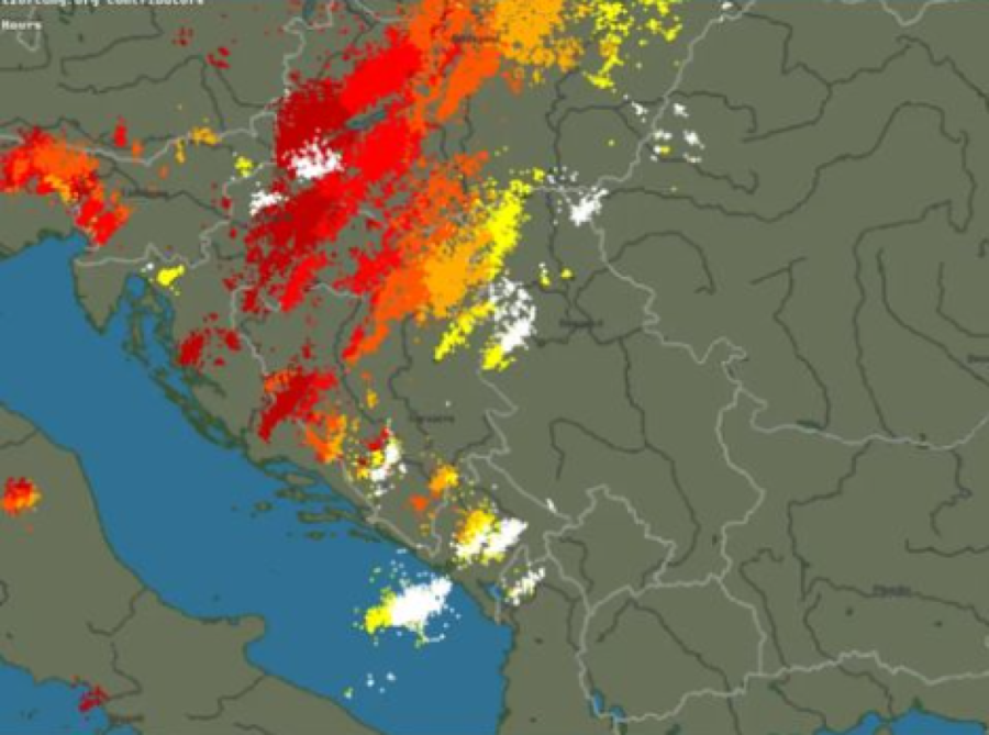 Najnovije upozorenje RHMZ! Snažni oblačni sistem je u Srbiji, pljuskovi i grmljavina stižu u ove delove naše zemlje