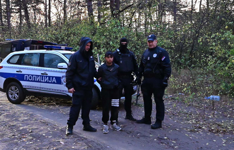 Nećemo stati dok naši građani ne budu u potpunosti sigurni i bezbedni: Gašić održao sastanak na Horgošu