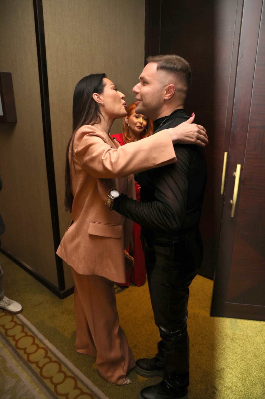 "Obožavam sarme Cecinog zeta, celog dana maštam o njima": Poznati frizer došao kod Ražnatovića na slavu, jedva čeka da vidi Anastasiju