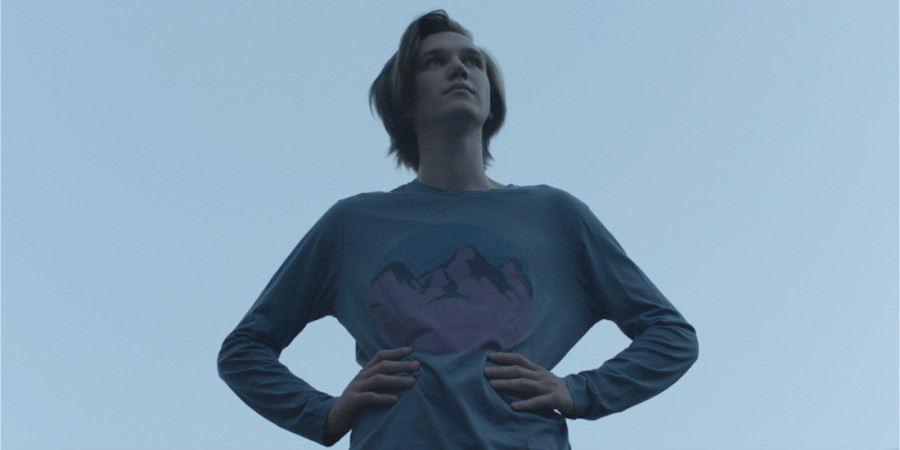 Branka Katić u komediji "Sunce mamino": Priča o zaljubljenom tinejdžeru koji organizuje babinu sahranu kako bi smuvao devojku (FOTO)